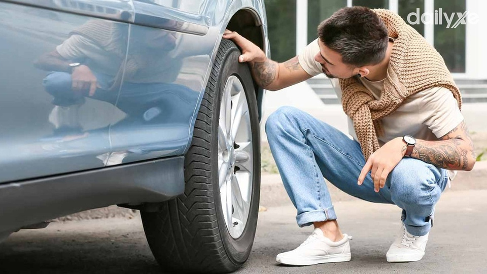 Kiểm tra hệ thống lốp xe và an toàn tránh tai nạn khi di chuyển trên cao tốc