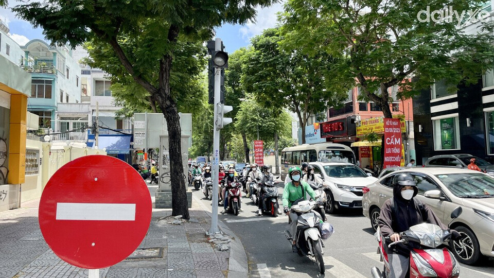 Chú ý các biển báo giao thông để tránh đi nhầm vào đường 1 chiều