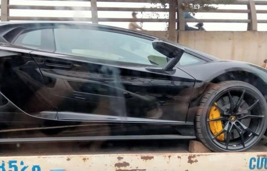 Lamborghini Aventador S Thứ 3 Tại Việt Nam Bất Ngờ Nằm Tren Xe Cứu Hộ Với Phần đuoi Khong Con Nguyen Vẹn Dailyxe