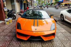 Lamborghini Gallardo Spyder Performante độc nhất Việt Nam được đổi màu