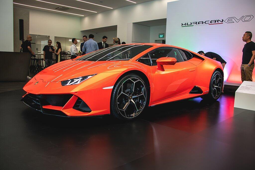 Lamborghini Huracan Evo lần đầu ra mắt giới nhà giàu tại Singapore, giá bán  17 tỷ đồng