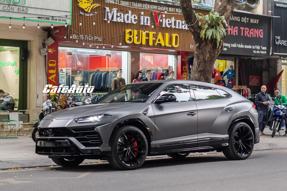 Lamborghini Urus màu độc xuất hiện tại Hà Nội, giá sau thuế trên 20 tỷ lamborghini urus mau doc xuat hien tai ha noi, gia sau thue tren 20 ty