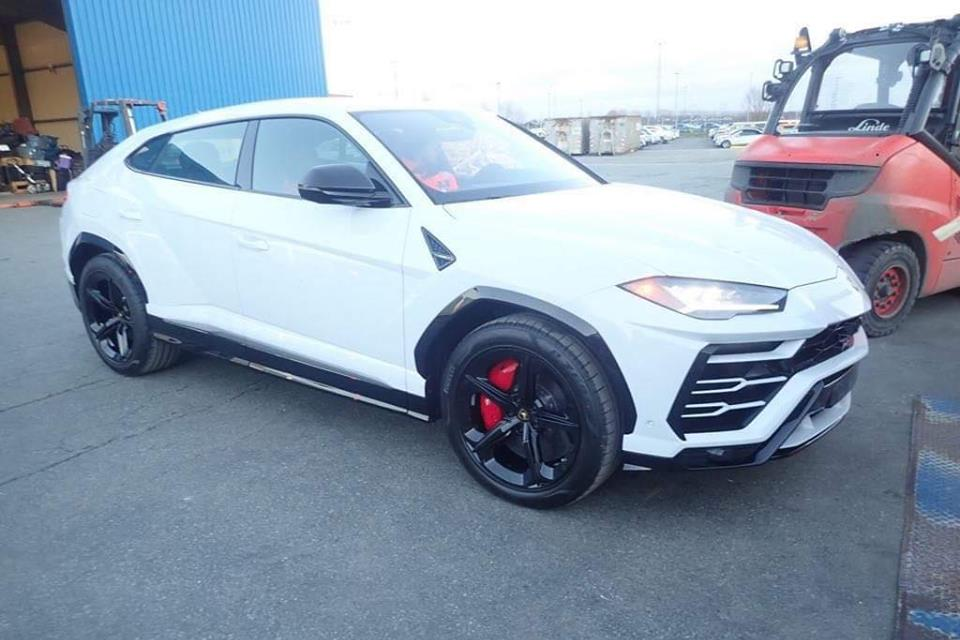 Lamborghini Urus tiếp tục về Campuchia nới rộng khoảng cách trong việc mua  siêu SUV với nhà giàu Việt