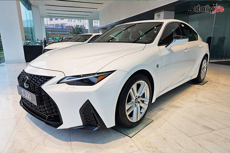 Lexus IS 300 Standard (Máy xăng) Lexus IS 300 Standard (Máy xăng)