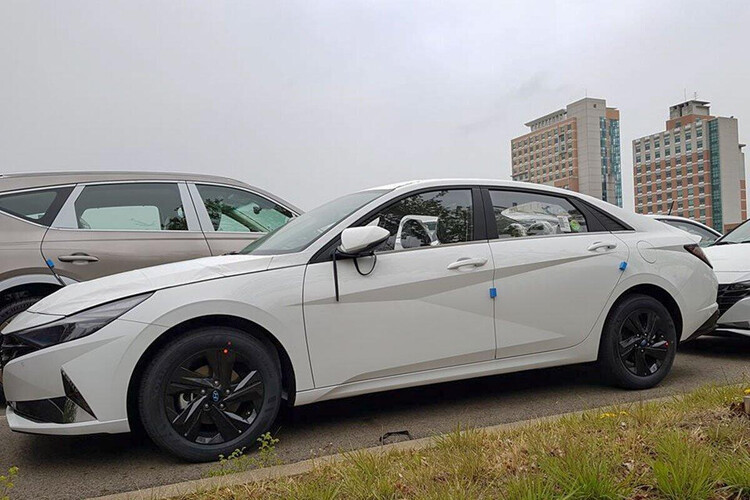 Lo-anh-tran-trui-xe-hyundai-elantra-2021-sap-ve-vietnam-thiet-ke-goc-canh Lo-anh-tran-trui-xe-hyundai-elantra-2021-sap-ve-vietnam-thiet-ke-goc-canh