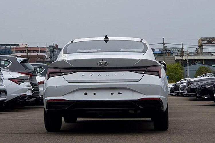 Lo-anh-tran-trui-xe-hyundai-elantra-2021-sap-ve-vietnam-thiet-ke-goc-canh Lo-anh-tran-trui-xe-hyundai-elantra-2021-sap-ve-vietnam-thiet-ke-goc-canh