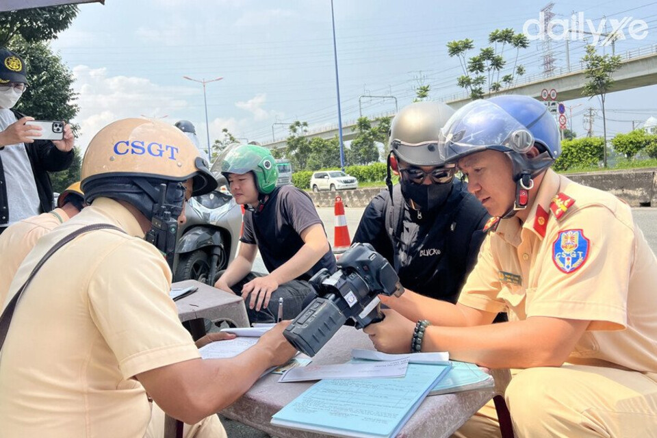 Điều khiển phương tiện chạy quá tốc độ quy định là hành vi bị nghiêm cấm