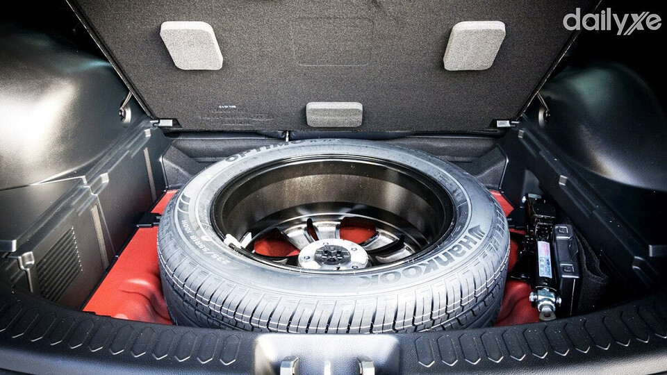 Lốp dự phòng rất hữu hiệu khi xe gặp bất trắc về lốp trên hành trình