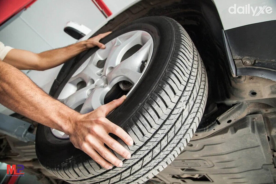 Vành xe bị lệch do va chạm, thay lốp không đúng kỹ thuật