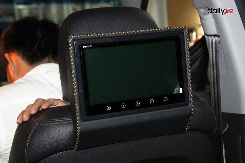 Màn hình gối đầu ô tô dạng liền gối