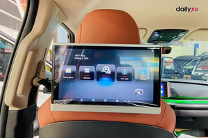 Màn hình gối đầu ô tô là gì? Có nên lắp đặt cho xe hay không?