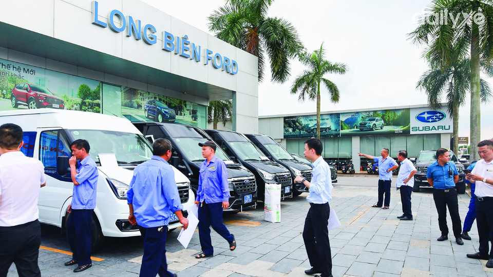 Showroom Ford Long Biên