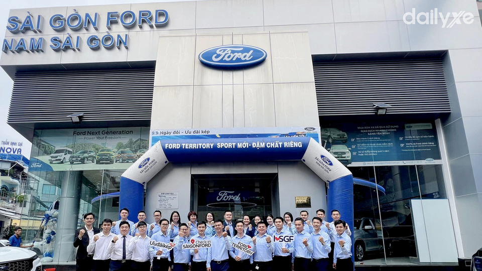 Showroom Nam Sài Gòn Ford