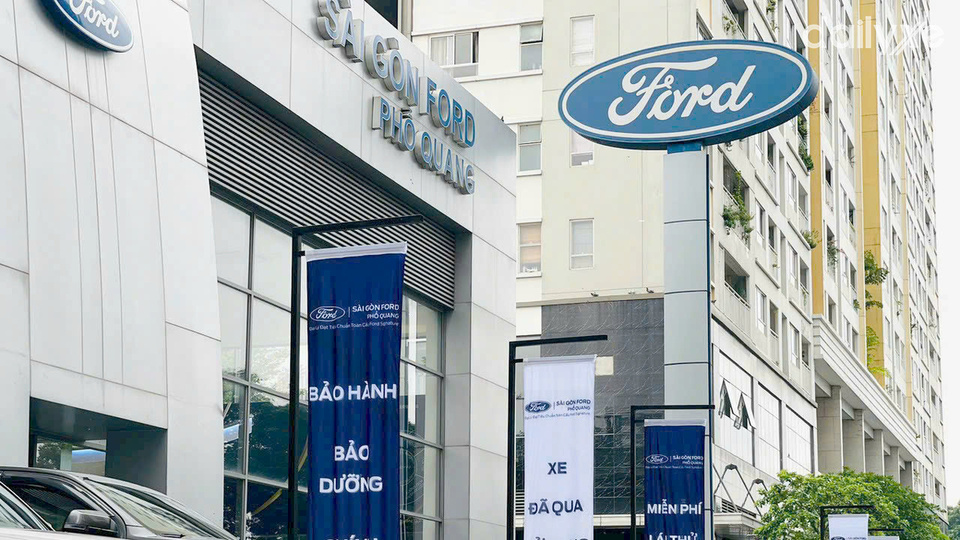 Showroom Ford Phổ Quang