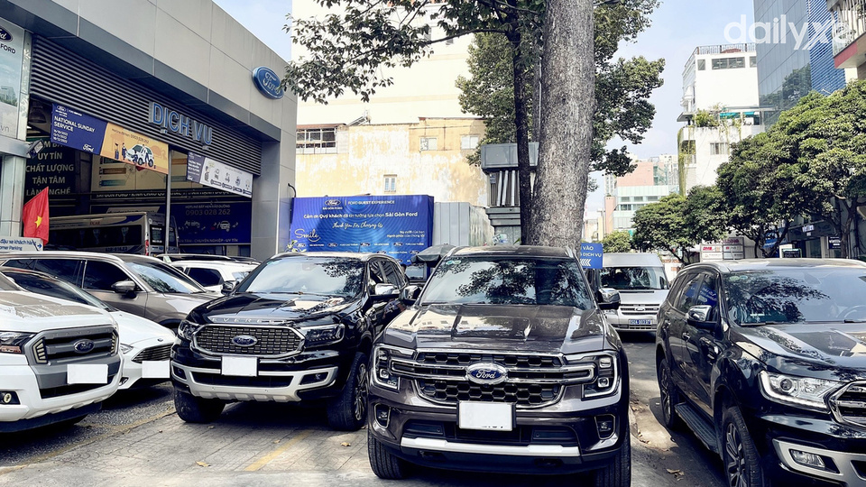 Showroom Sài Gòn Ford