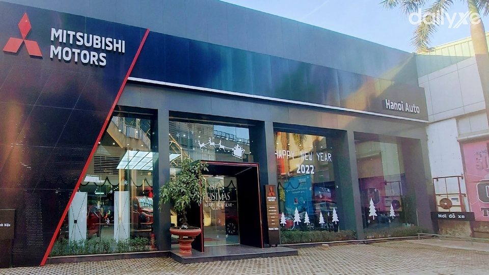 Showroom Mitsubishi Cầu Diễn