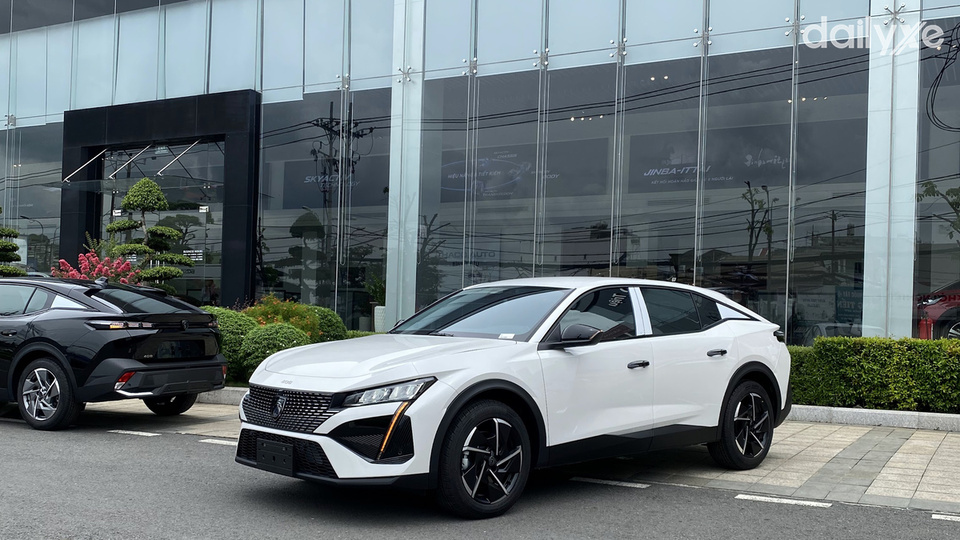 Showroom Peugeot Bình Triệu