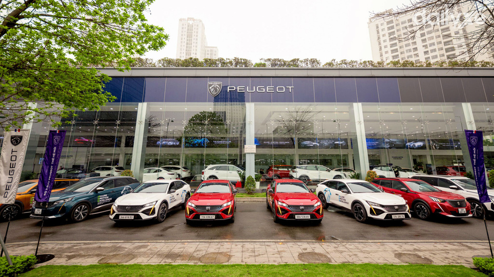 Showroom Peugeot Phạm Văn Đồng