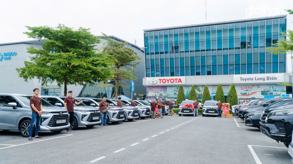Showroom Toyota Long Biên