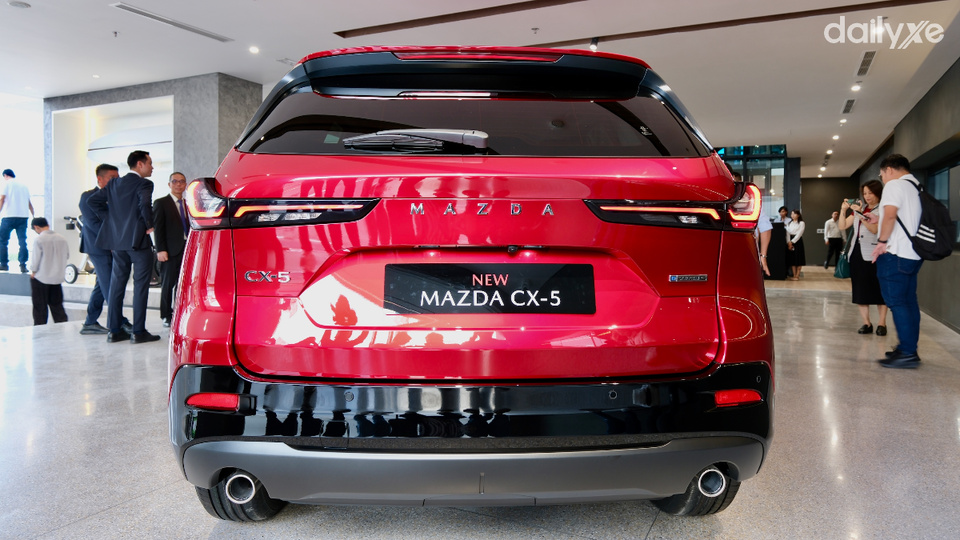 Cụm đèn hậu lấy cảm hứng từ CX-90