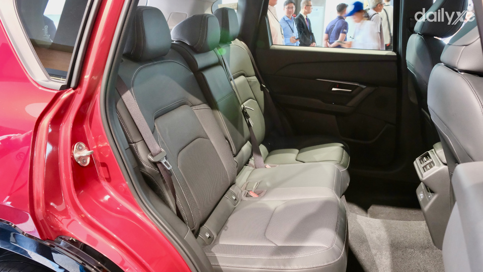 Hàng ghế sau cũng được mở rộng không gian