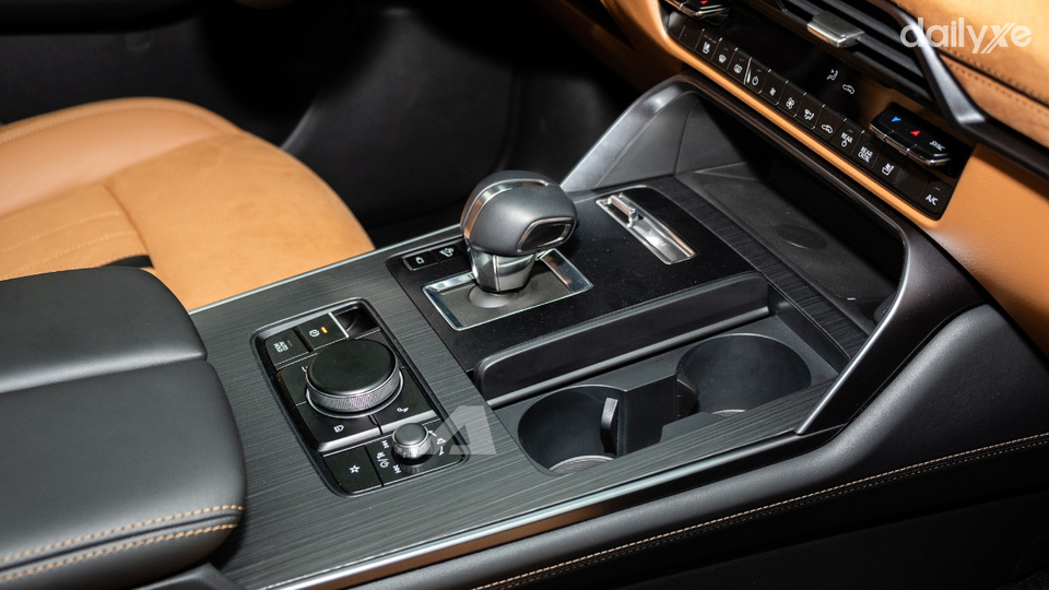 Trang bị hộp số tự động 8 cấp cùng hệ dẫn động AWD