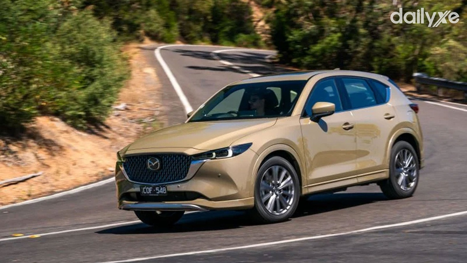 Phiên bản xăng lai điện đem đến cho CX5 khả năng vận hành mạnh mẽ và tiết kiệm nhiên liệu