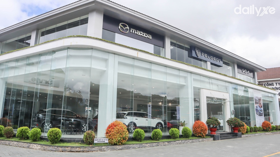 Showroom Mazda Đà Lạt