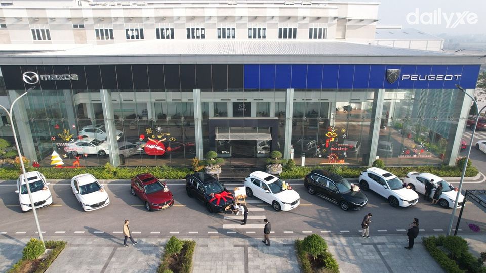 Showroom Mazda Nam Định