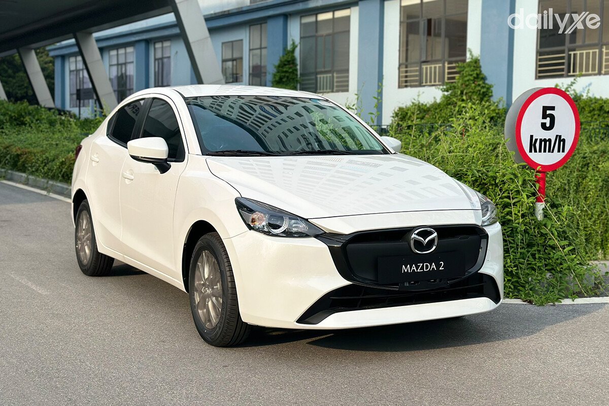 Chi tiết xe Mazda 2 Sedan 2019 - khác biệt bản Deluxe và Premium