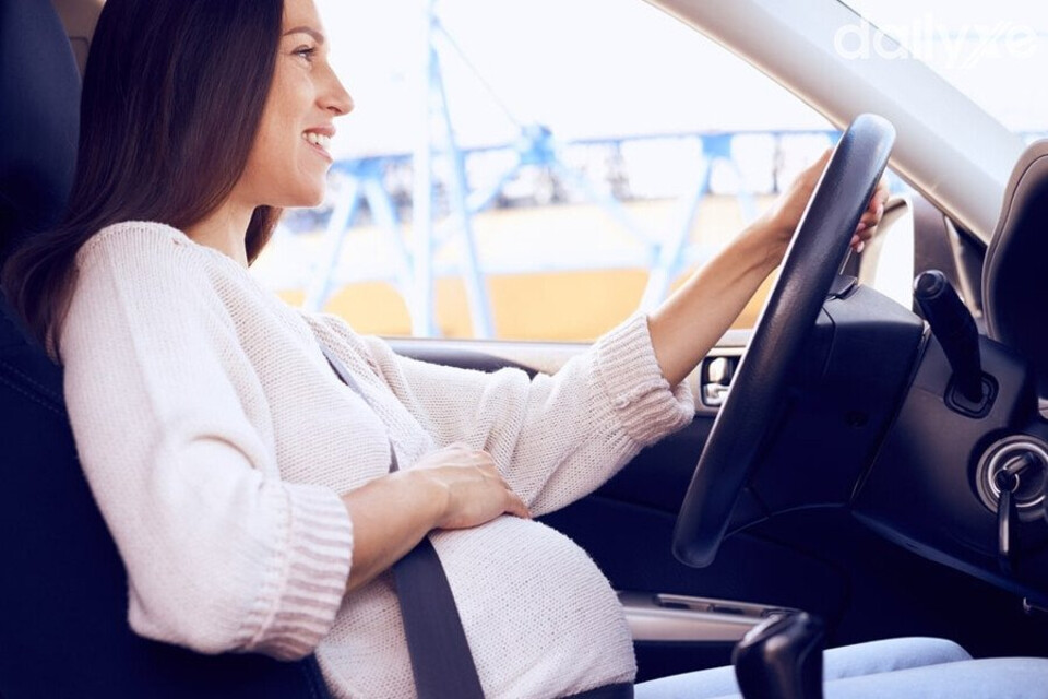 Mẹ bầu nên lái xe chậm rãi, thoải mái