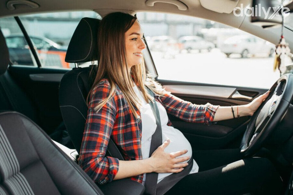 Thắt dây an toàn cho mẹ bầu đúng cách