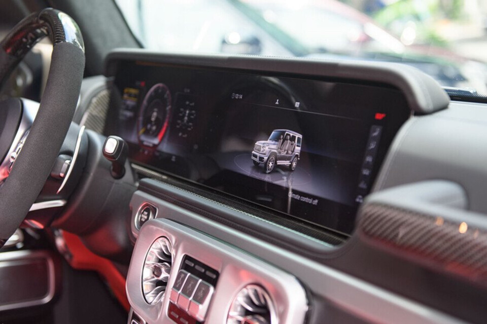 Màn hình kép kích thước 12.3 inch gồm màn hình điều khiển trung tâm và màn hình đa phương tiện