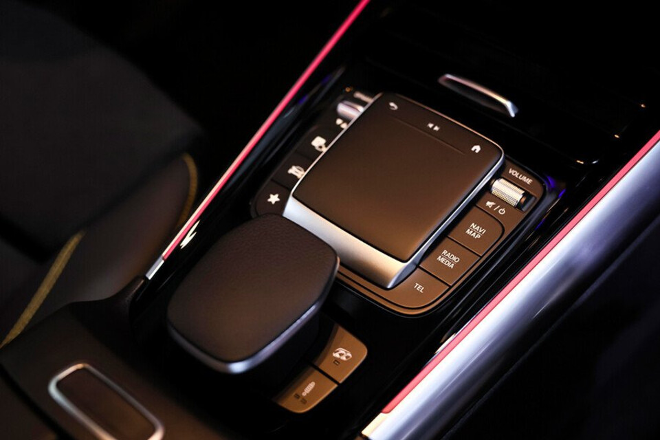 Các nút điều khiển được tích hợp ở hộp số