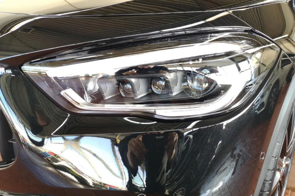 Cụm đèn trước MultiBeam LED với đầy đủ chức năng