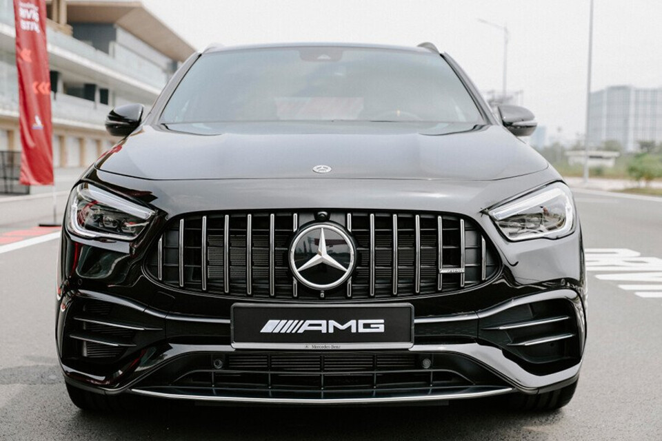 GLA lại nổi bật với nét hiện đại, trẻ trung