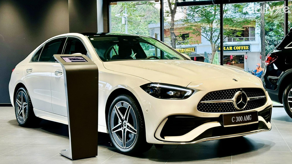C300 AMG trang bị nhiều tính năng nổi bật