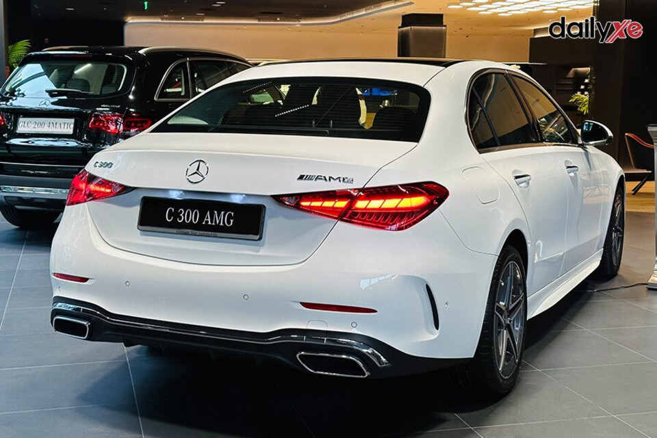 Đuôi xe thiết kế sang trọng