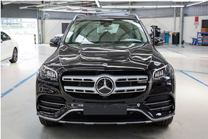 Mercedes-Benz GLS450 2020 - Rẻ hơn đối thủ 2,3 tỷ đồng?