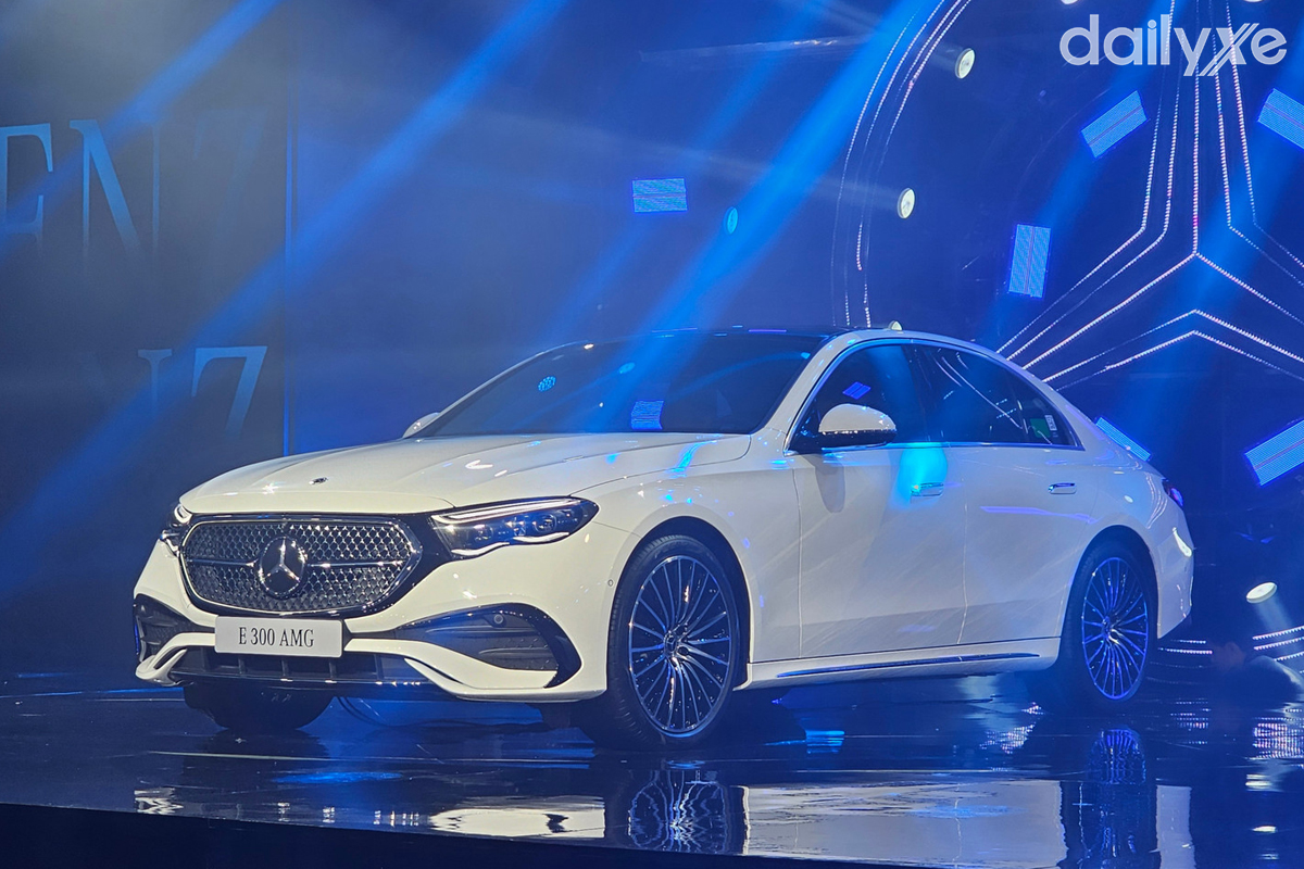 Mercedes E300 AMG (Máy xăng)