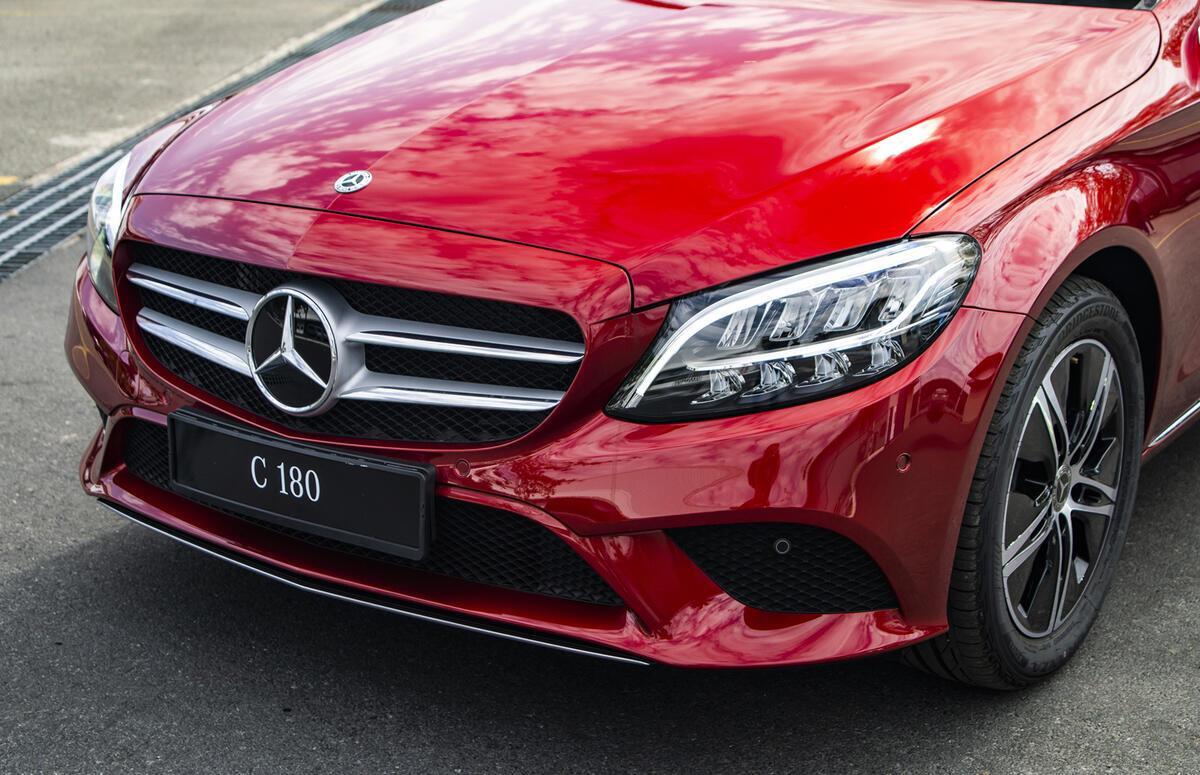 Mercedes C180 giá 1,4 tỷ đồng | DailyXe