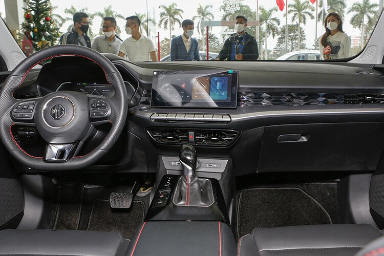 MG5 có buồng lái trẻ trung và ấn tượng