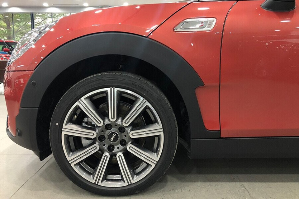 Mâm xe 7 chấu kép với tạo hình bắt mắt