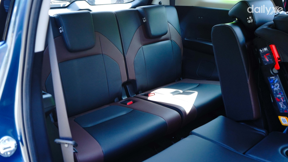 Khoang hành khách hàng ghế thứ hai rộng rãi