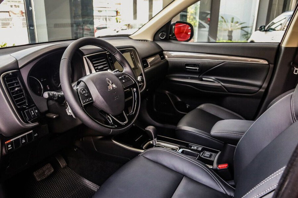 Không gian nội thất Outlander rộng rãi