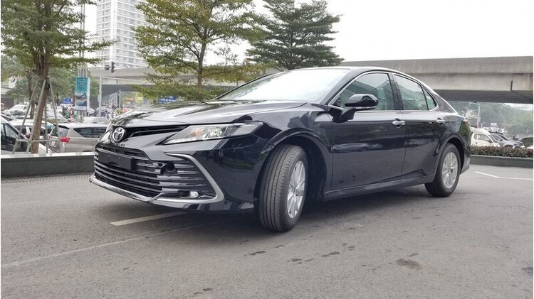 Mua Toyota Camry 2.0G cơ sở hay Kia K5 bản cao nhất rẻ hơn, nhiều mua toyota camry 2.0g co so hay kia k5 ban cao nhat re hon, nhieu