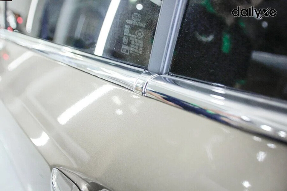 Nẹp chân kính mạ crom tãng vẻ đẹp sang trọng