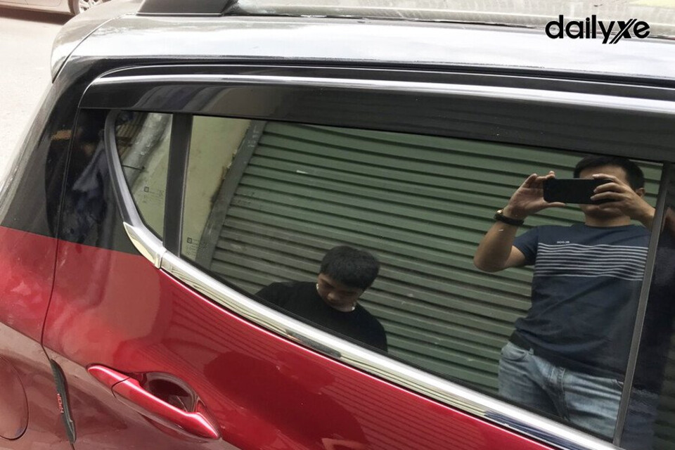 Nẹp chân kính inox có khả năng chống thời tiết không gỉ