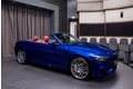 Ngắm BMW M4 San Marino Blue cực hút mắt tại showroom Abu Dhabi