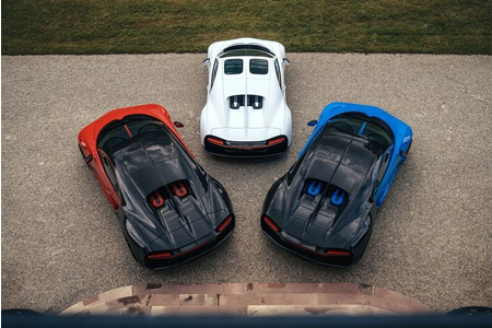 Siêu phẩm Bugatti Chiron Sport là biểu tượng của sự đẳng cấp và quyền lực. Hình ảnh đầy sức hút này khiến cho bất kì ai cũng phải trầm trồ thán phục. Hãy cùng chiêm ngưỡng vẻ đẹp của siêu phẩm này và cảm nhận sức mạnh của công nghệ và thiết kế hiện đại.